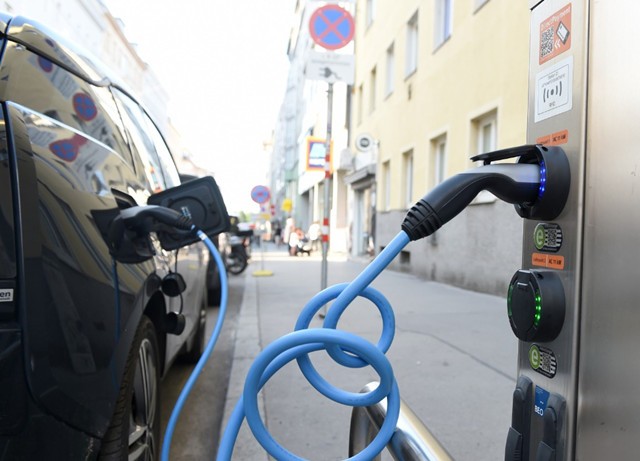 專業(yè)制造，品質(zhì)保證：國(guó)內(nèi)領(lǐng)先汽車充電樁廠家！