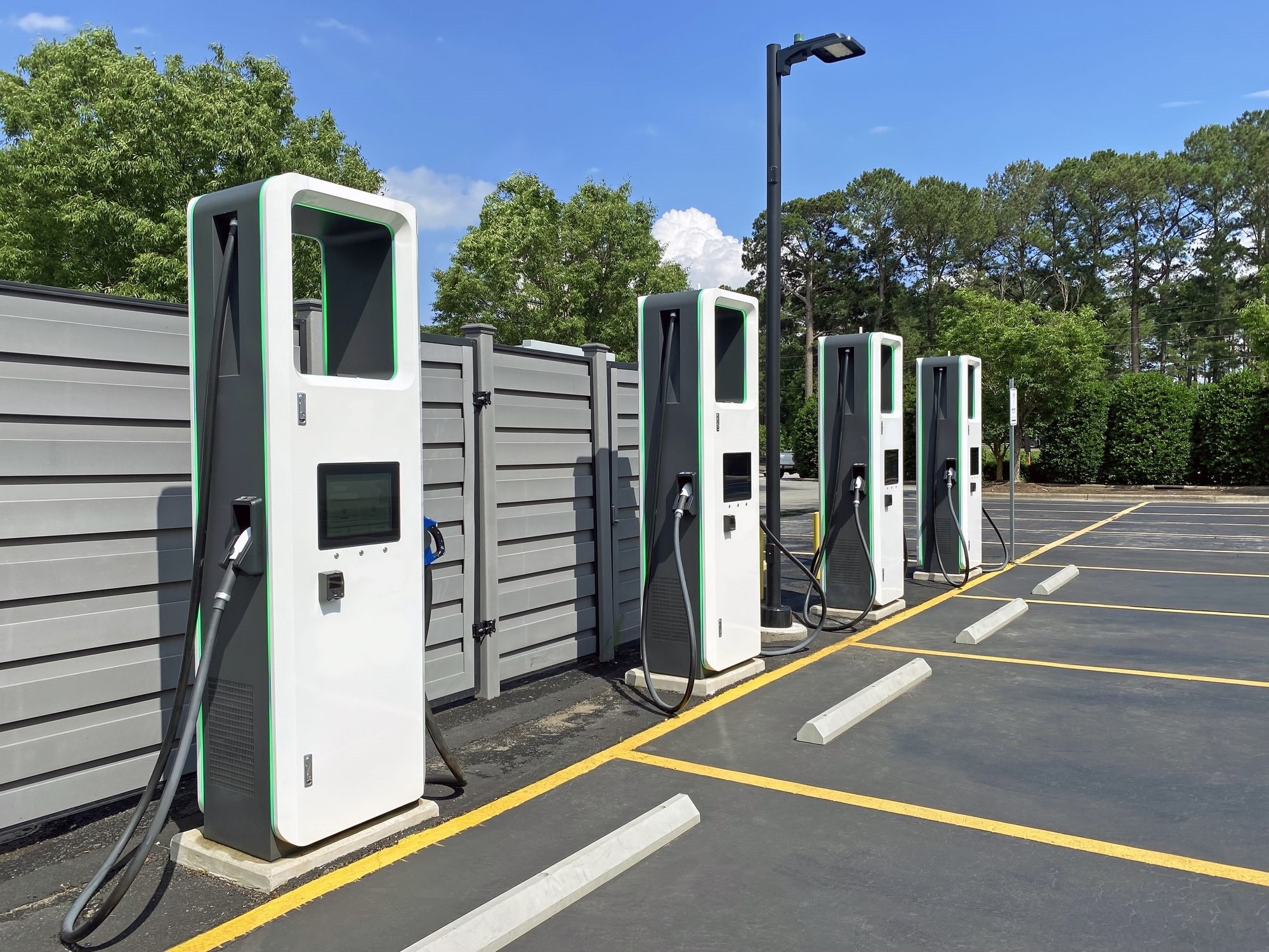智選充電伙伴：汽車充電樁價(jià)格全面比較！
