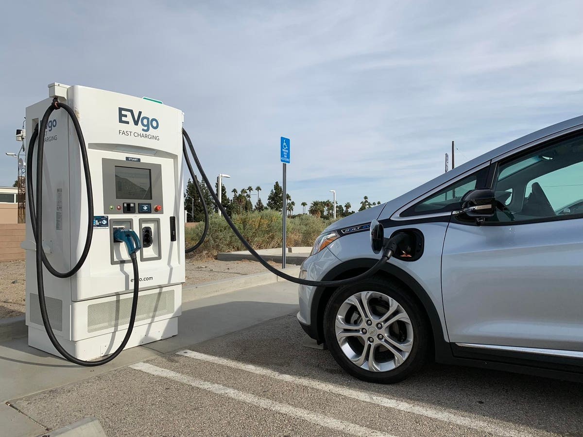 汽車充電樁加盟VS自營，哪個更適合你？專家為你解答！