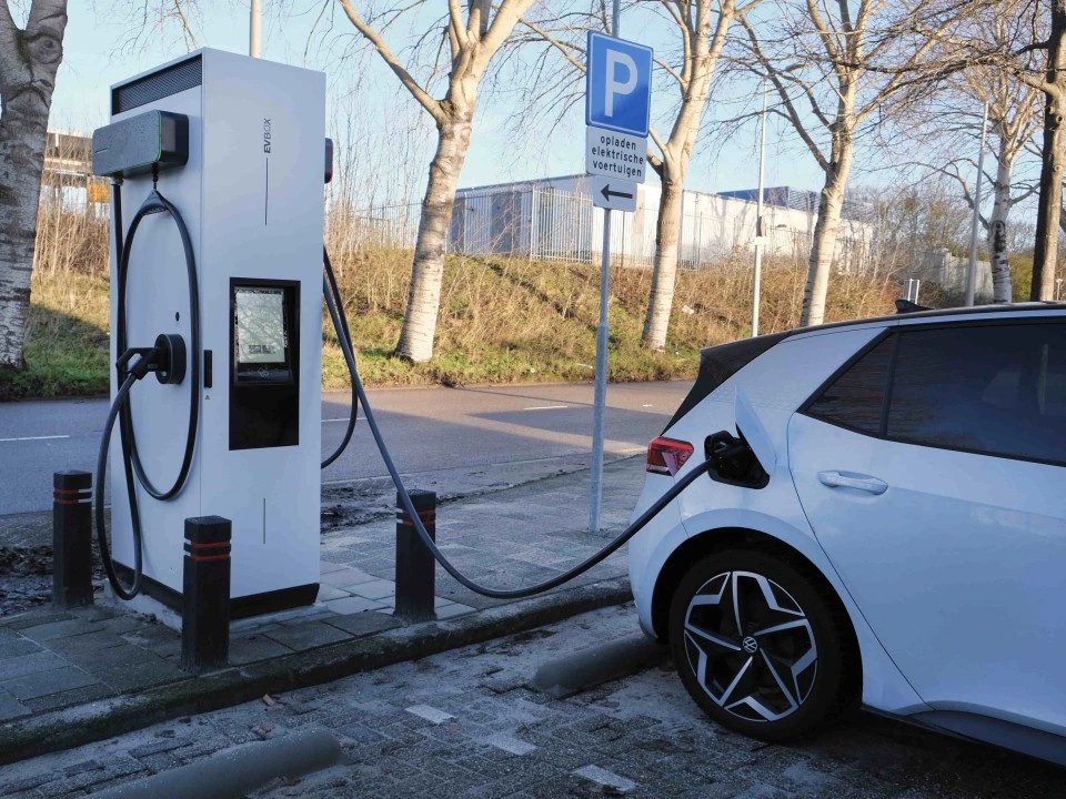 新能源充電樁安裝步驟：簡(jiǎn)單易懂，輕松上手