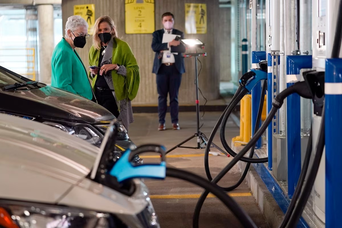 探索汽車充電樁背后的科技力量