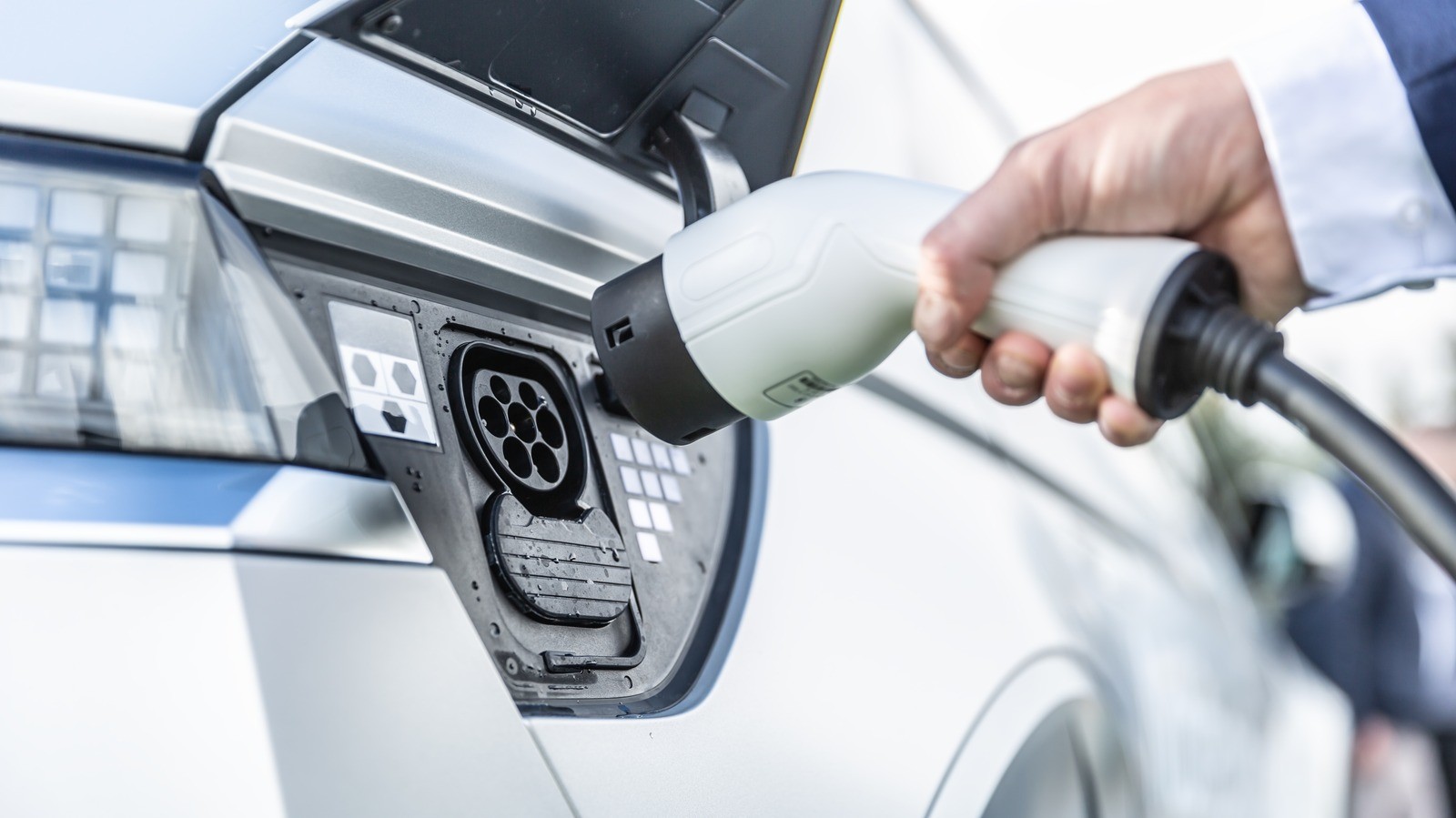 汽車充電樁加盟市場機遇與挑戰應對策略